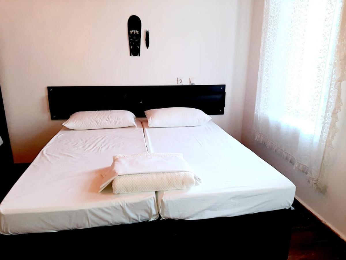 Flora'S Guesthouse 'The Fir Gate' จีโรคาสเตอร์ ภายนอก รูปภาพ