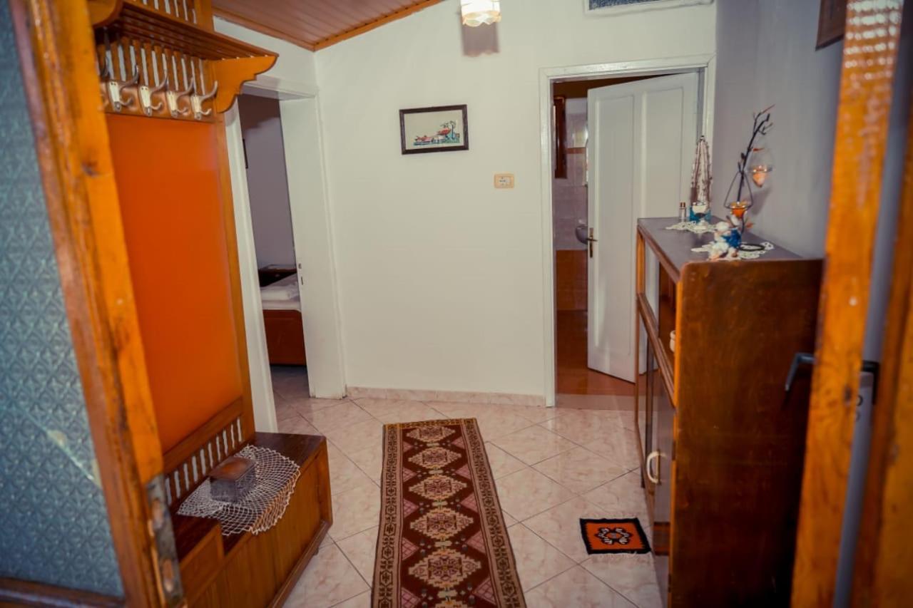 Flora'S Guesthouse 'The Fir Gate' จีโรคาสเตอร์ ภายนอก รูปภาพ