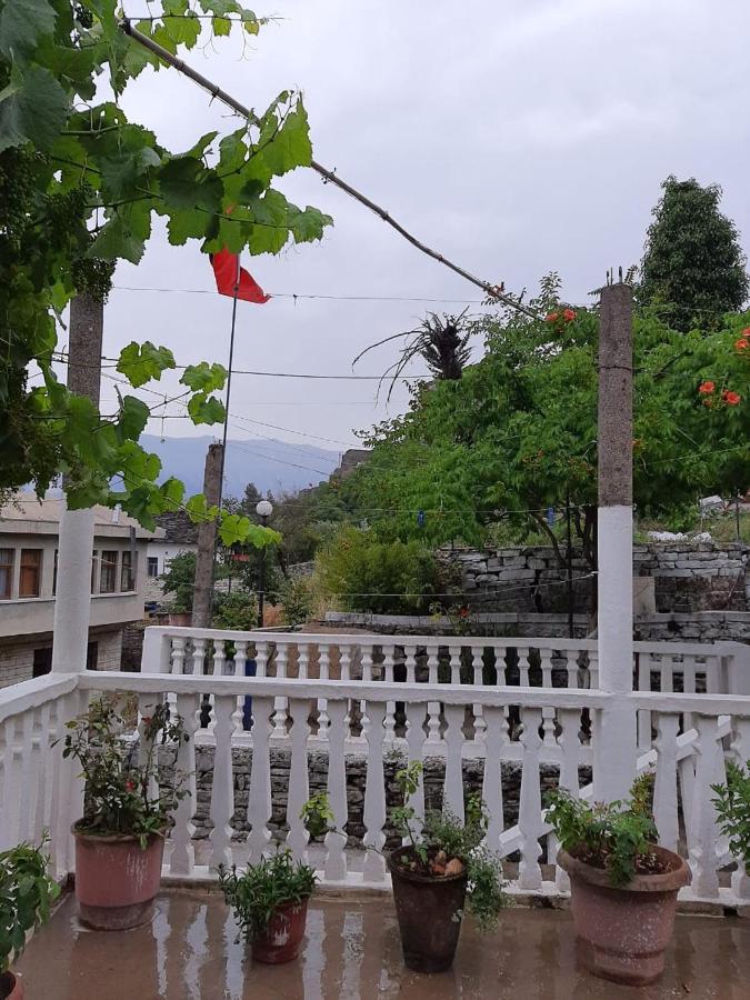 Flora'S Guesthouse 'The Fir Gate' จีโรคาสเตอร์ ภายนอก รูปภาพ