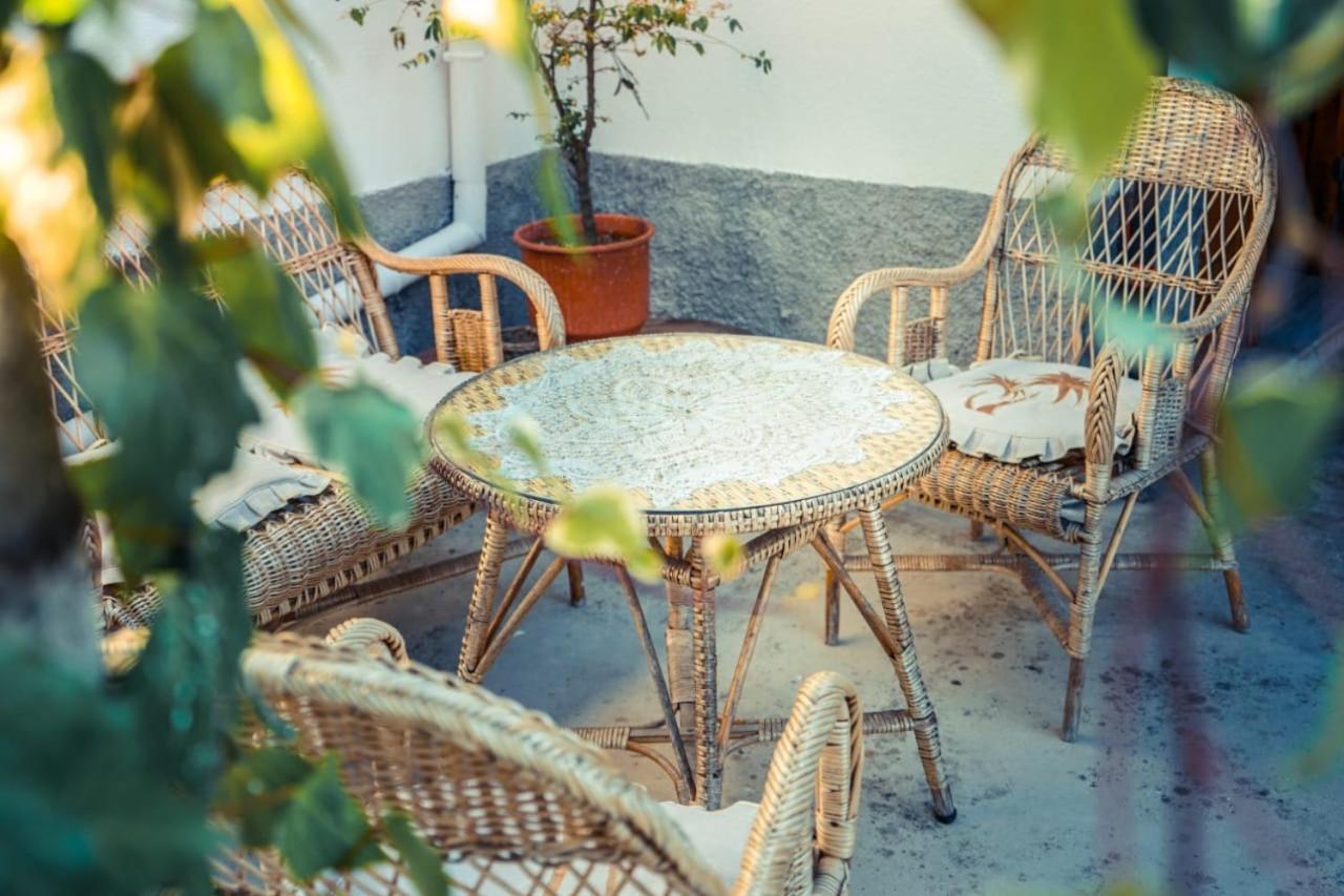 Flora'S Guesthouse 'The Fir Gate' จีโรคาสเตอร์ ภายนอก รูปภาพ