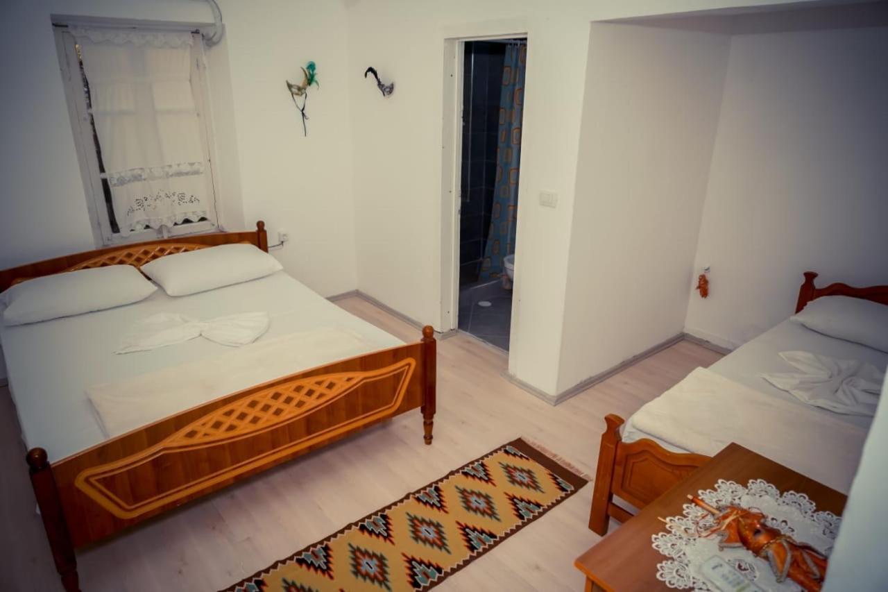 Flora'S Guesthouse 'The Fir Gate' จีโรคาสเตอร์ ภายนอก รูปภาพ