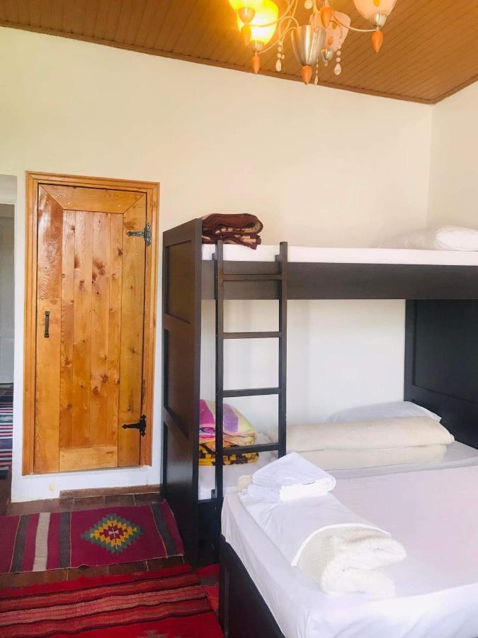 Flora'S Guesthouse 'The Fir Gate' จีโรคาสเตอร์ ภายนอก รูปภาพ