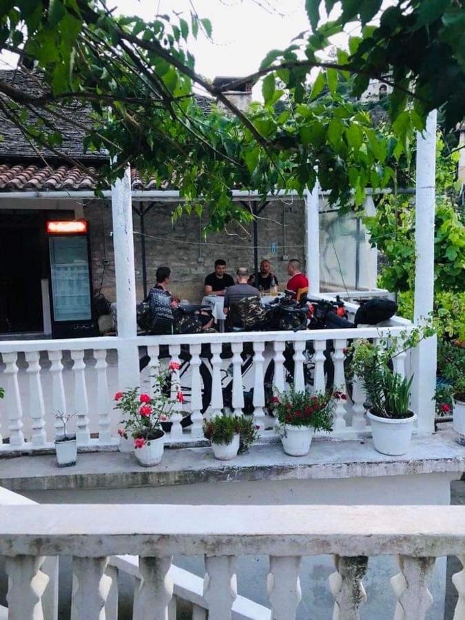 Flora'S Guesthouse 'The Fir Gate' จีโรคาสเตอร์ ภายนอก รูปภาพ