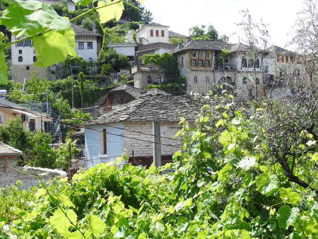 Flora'S Guesthouse 'The Fir Gate' จีโรคาสเตอร์ ภายนอก รูปภาพ